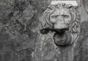 Fontana Con Testa Di Leone